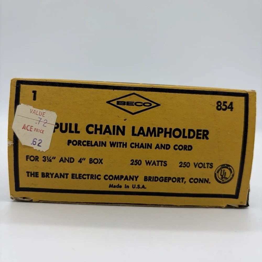 NOS Vtg BECO Porcelain Ceiling Pull Chain Lampholder White Bryant‎ E.C. Made USA
